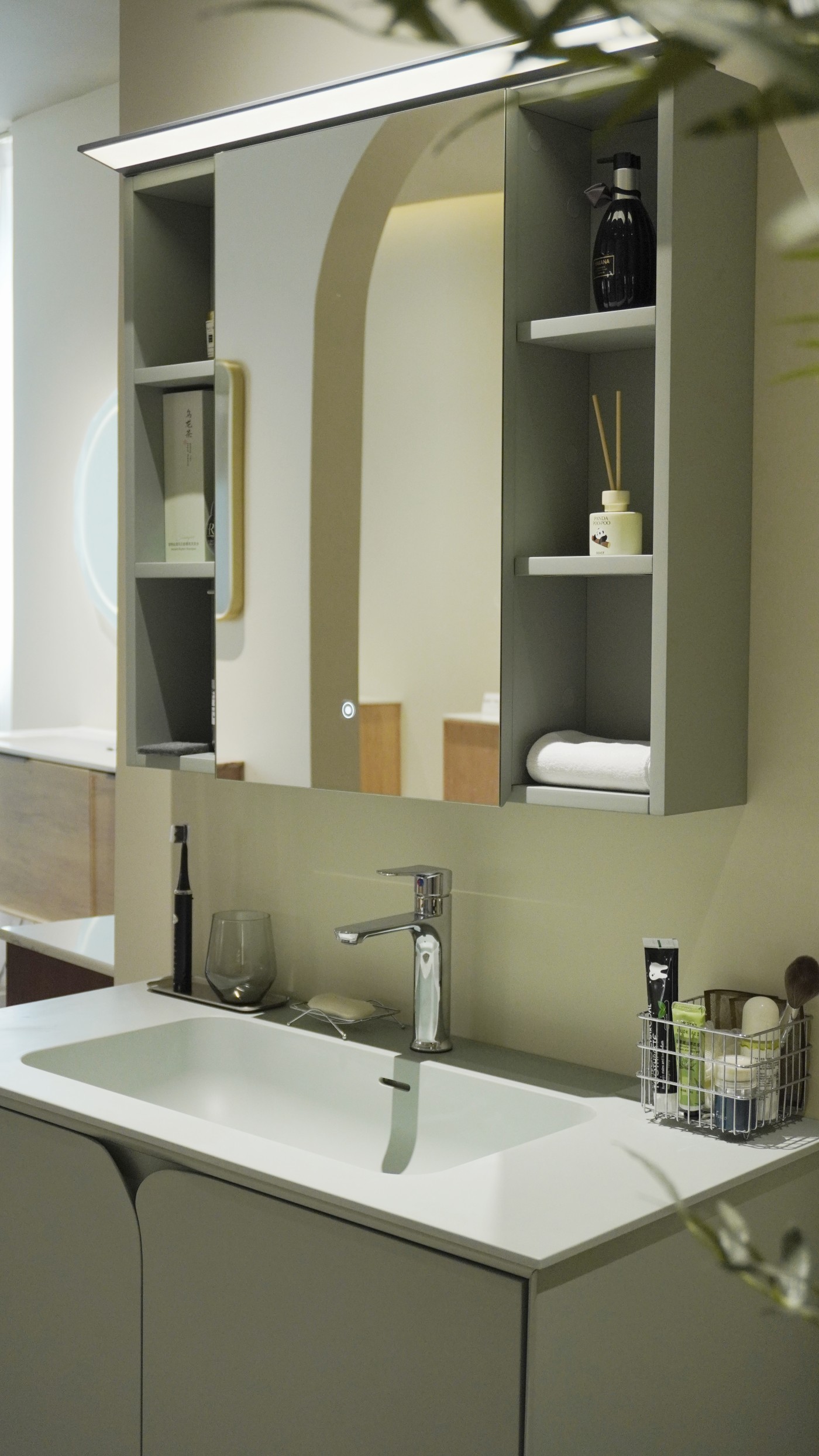 LED Mirror Cabinet LMR256-1000 OJS256-1000